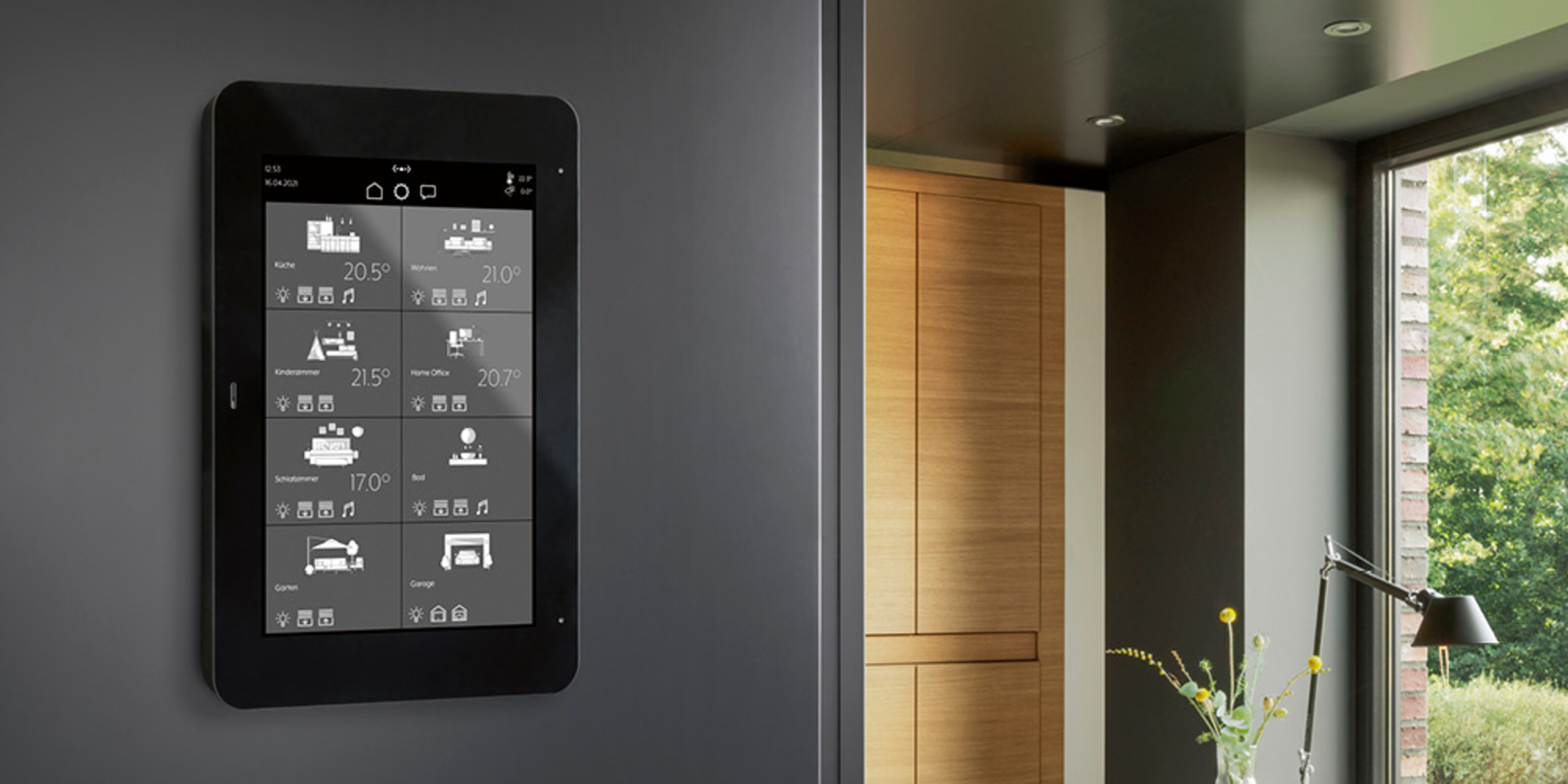 JUNG Smart Panel 8 bei illerelektro GmbH in Neu-Ulm